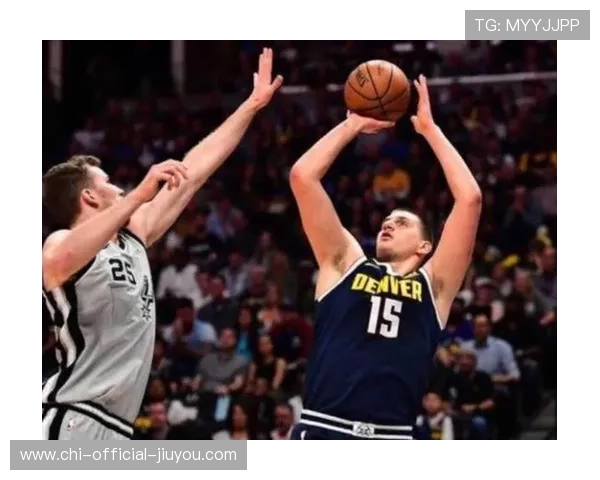 伦纳德最后时刻抢下关键篮板并补篮得手，快船胜出